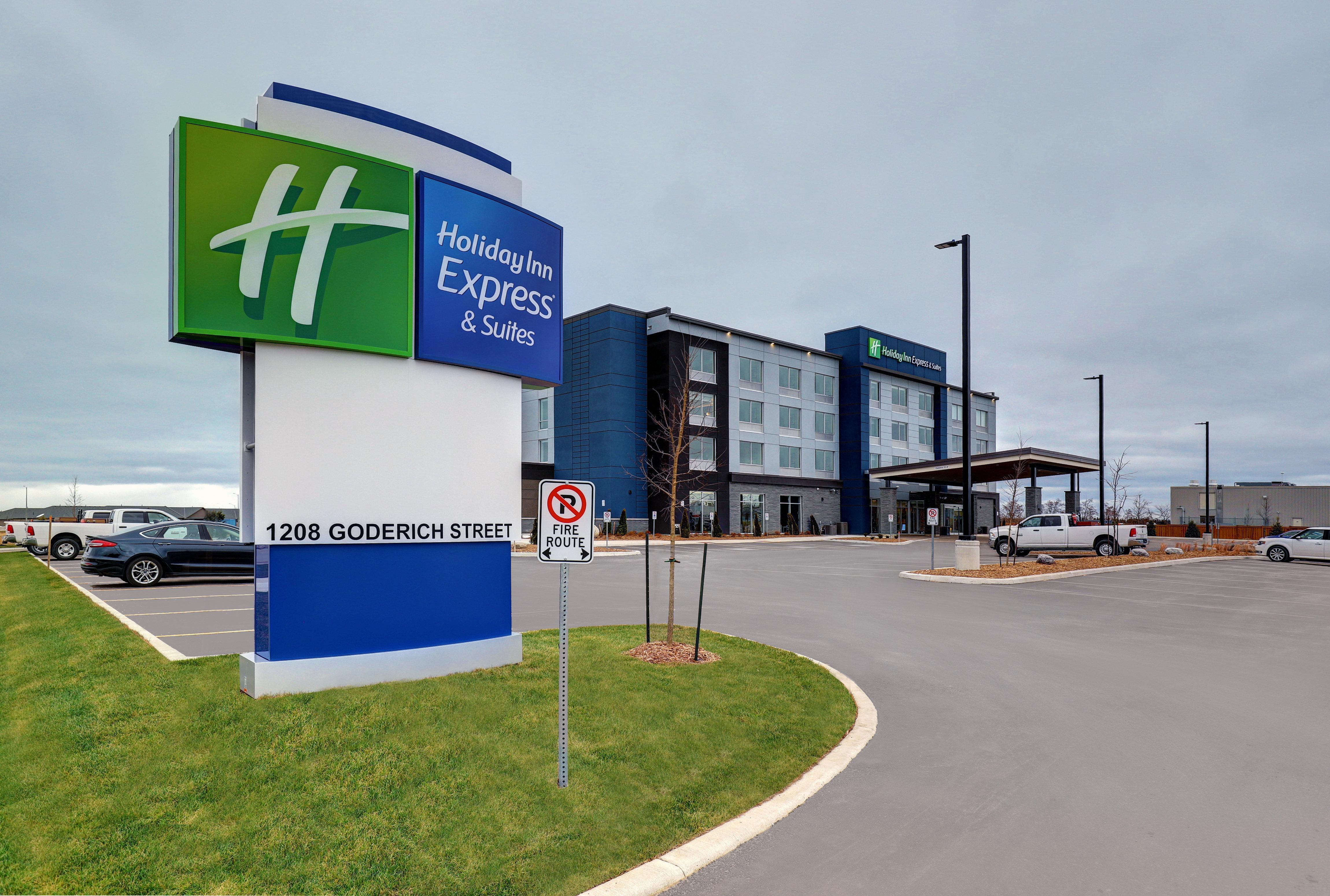 Holiday Inn Express & Suites - Port Elgin Exterior photo